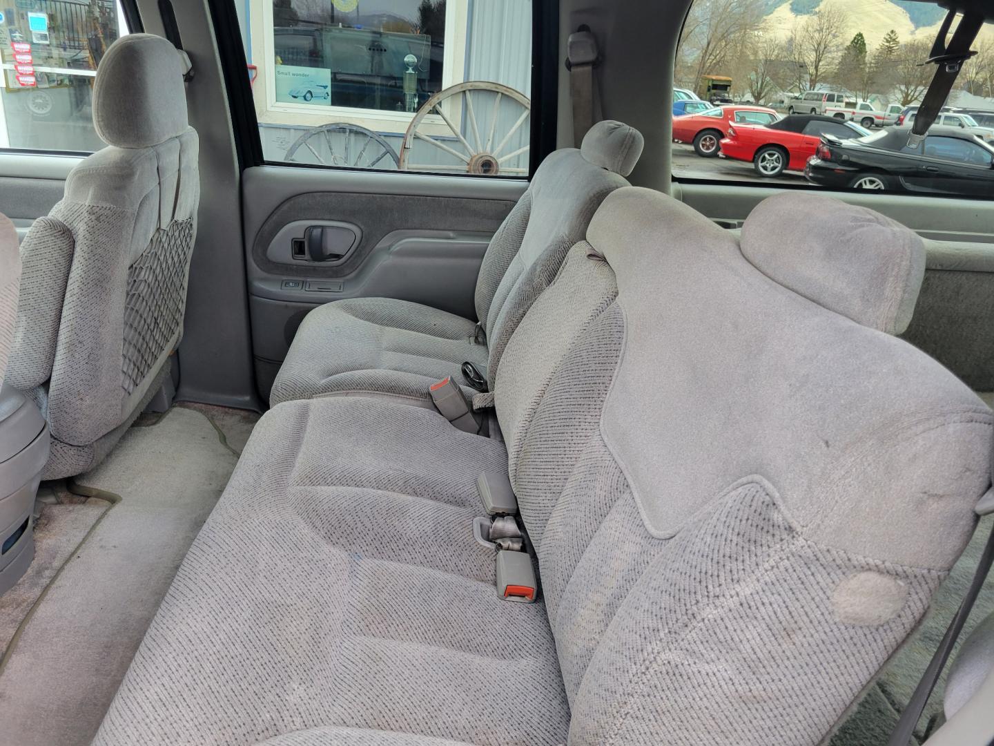 1998 Green /Gray GMC Suburban SLE (3GKFK16R9WG) with an 5.7L V8 engine, 4 Speed Auto transmission, located at 450 N Russell, Missoula, MT, 59801, (406) 543-6600, 46.874496, -114.017433 - 4WD SUV. 5.7L V8 Engine. 4 Speed Automatic Overdrive Transmission. Front and Rear Climate Control. AM FM CD Cassette. Air Cruise. Tilt. Power Front Seats. Power Windows and Locks. Towing. Running Boards. 3rd Row Seating. Because of the Age, financing is not available on this vehicle. - Photo#6